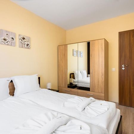 Nomad Haven: 1Bd Flat With Balcony & Desk Apartment Sofia Exterior foto