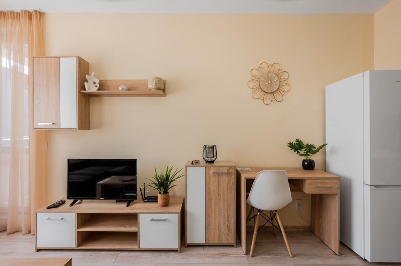 Nomad Haven: 1Bd Flat With Balcony & Desk Apartment Sofia Exterior foto